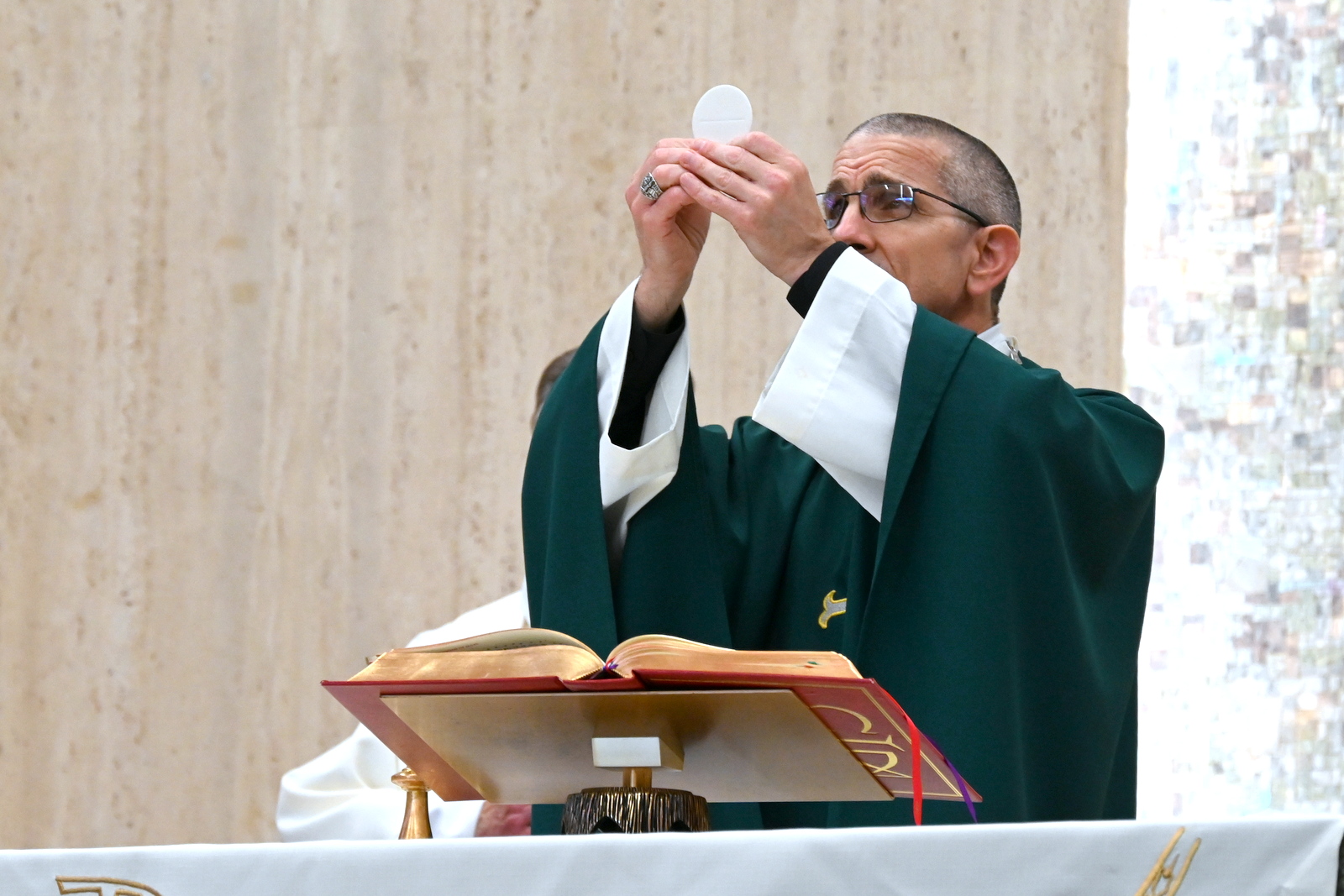 Bishop Ruggieri holds up the host.