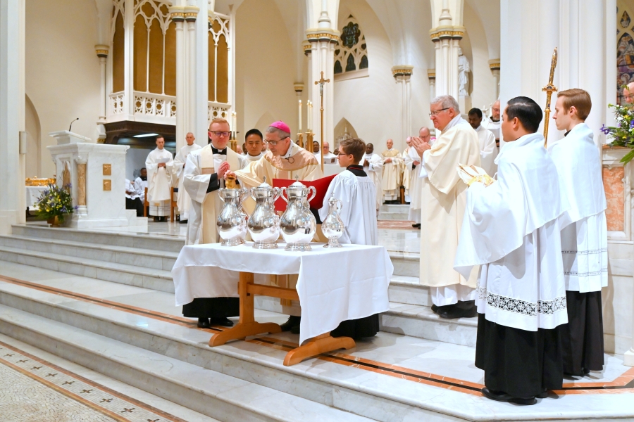 Bishop Ruggieri consecrates the sacred chrism