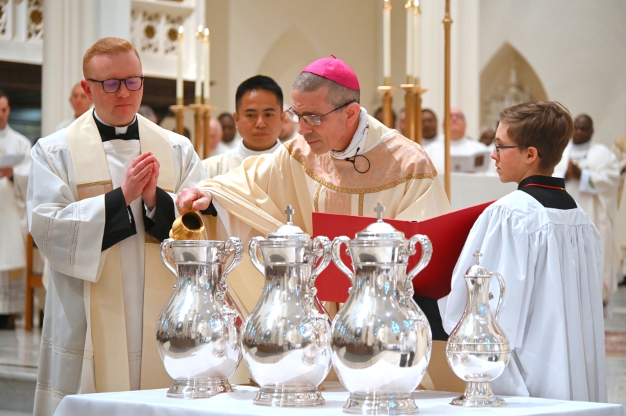 Bishop Ruggieri consecrates the sacred chrism.