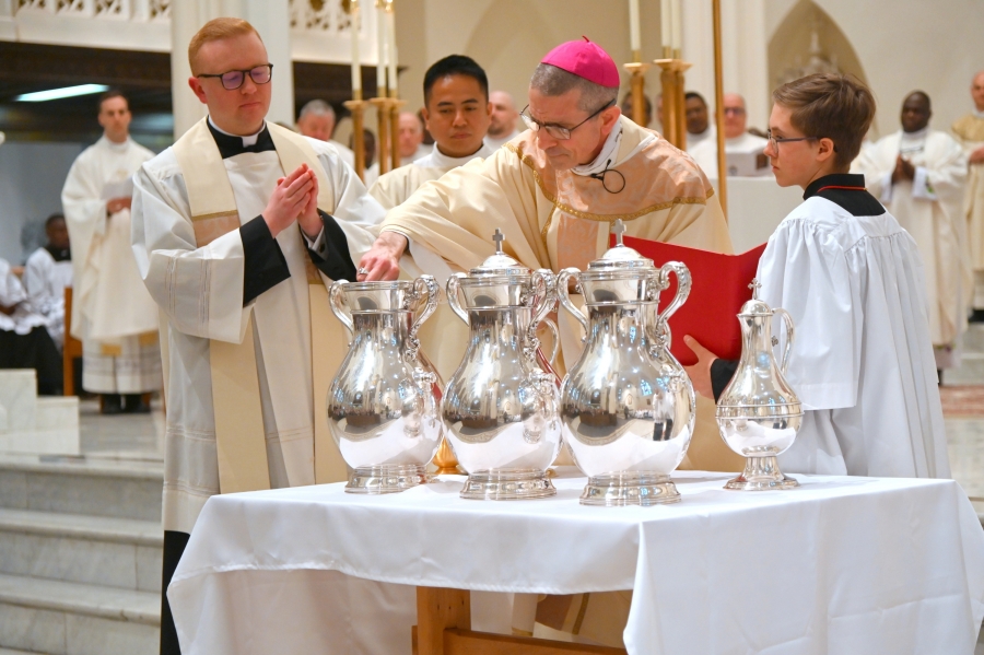 Bishop Ruggieri consecrates the sacred chrism.
