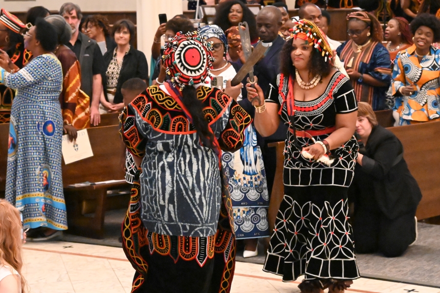 Dancing before the Liturgy of the Word.