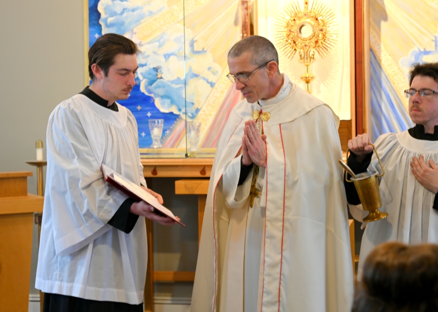 Bishop Ruggieri reads the blessing.