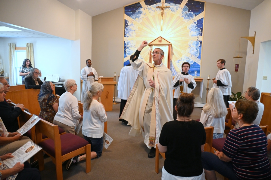 Bishop Ruggieri sprinkles the chapel and congregration with holy water.