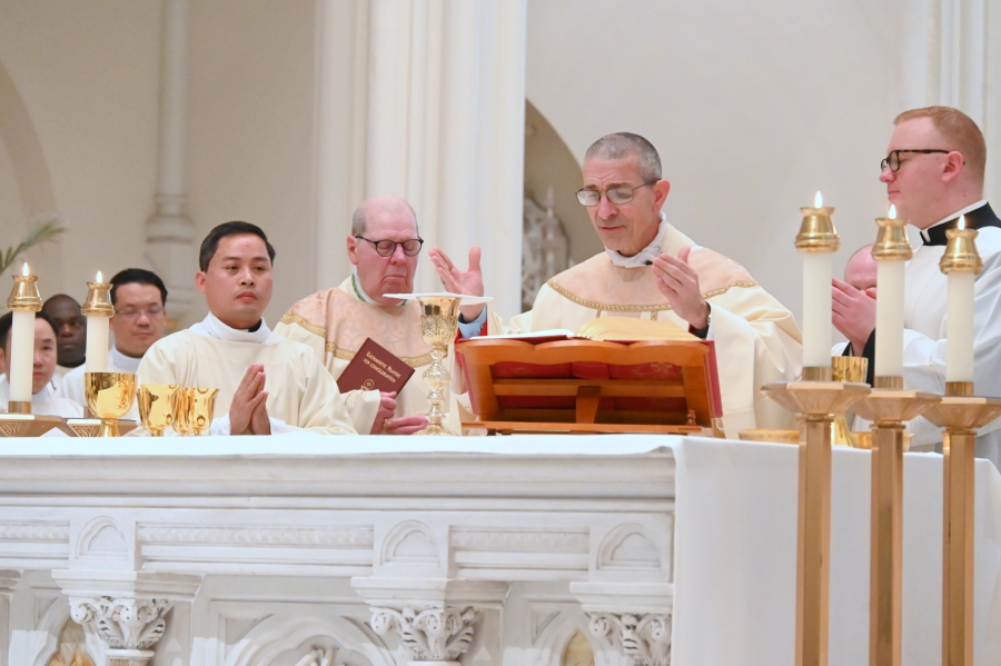 Bishop Ruggieri during the Liturgy of the Eucharist.