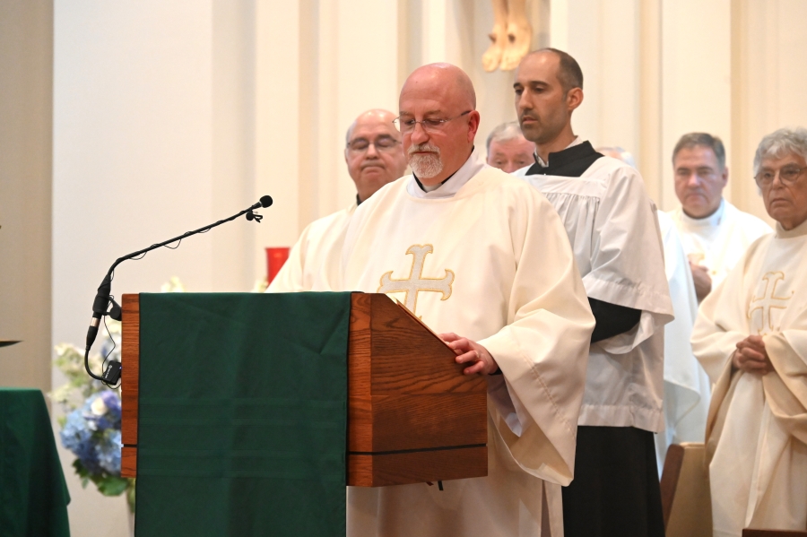 Deacon Huot delivers the Gospel.