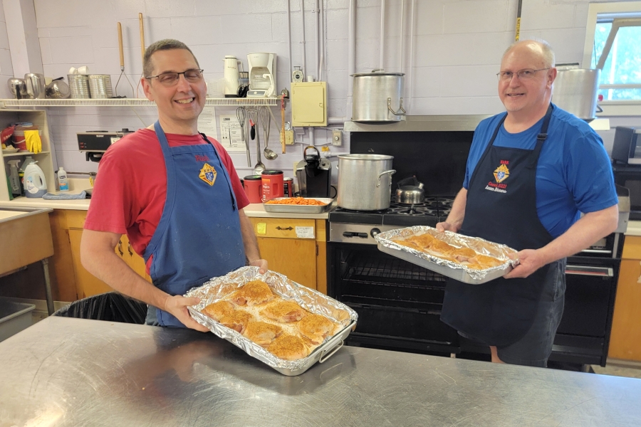 Knights of Columbus serve dinner.